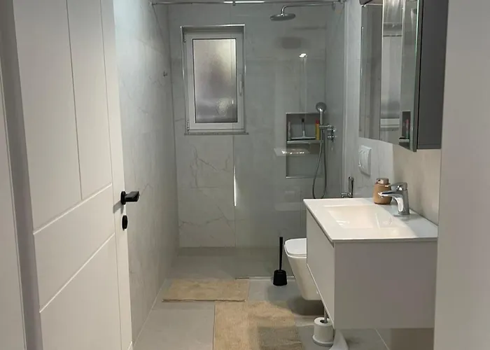 & Canyon - Modern Comfort Zhaban